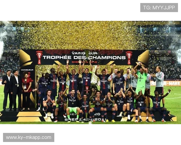 巴黎圣日耳曼—伊卡尔迪回撤接应完成关键传球