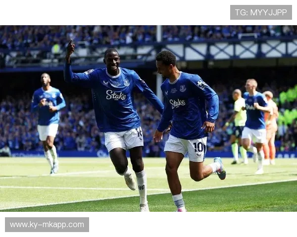 对阵老东家桑德兰，皮克福德第303次为埃弗顿首发列队史第四，埃弗顿桑德罗