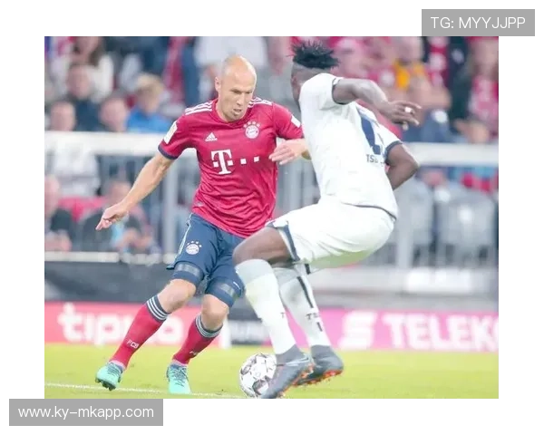 德甲拜仁角球战术收获回报，门前人头球得手