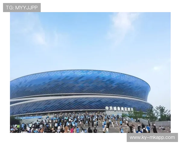 大连梭鱼湾球场：海边的足球场，美如画，大连梭鱼湾足球场项目